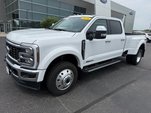 Used 2026 Ford F450 Lariat w/ Lariat Premium Package AWD/4WD image 2