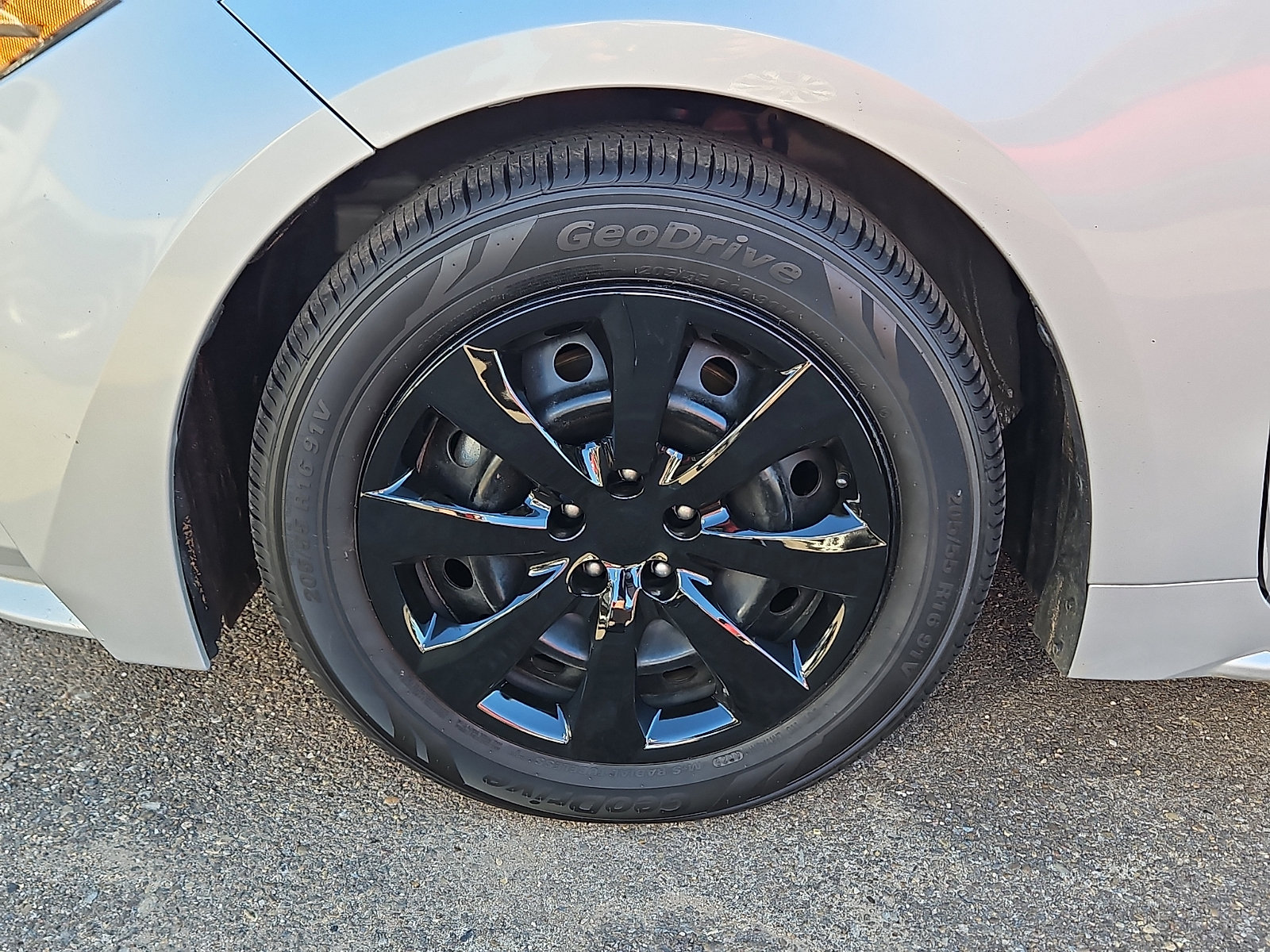 Used 2023 Toyota Corolla LE FWD image 2