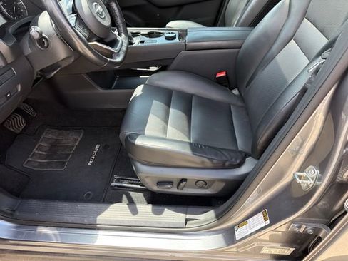 Used 2021 Nissan Rogue SV w/ Premium Package AWD/4WD image 3