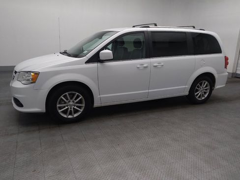 Used 2019 Dodge Grand Caravan SXT image 2