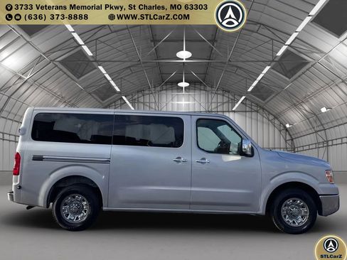 Used 2017 Nissan NV 3500 SV image 2