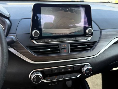Used 2024 Nissan Altima 2.5 SV FWD image 15
