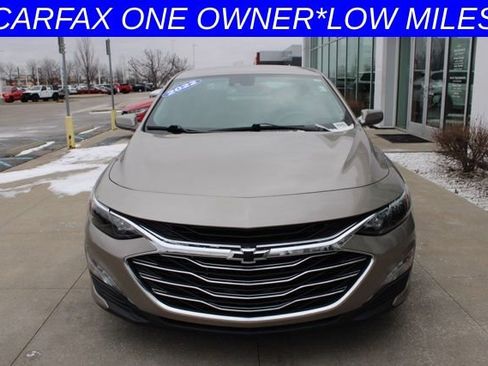 Used 2022 Chevrolet Malibu LT image 2