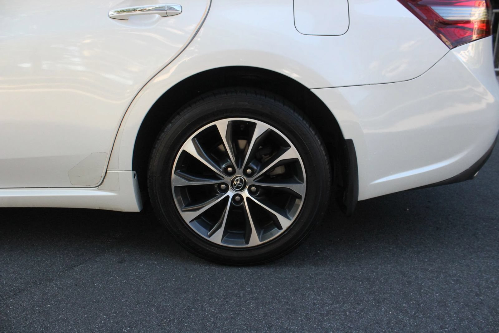 Used 2016 Toyota Avalon XLE FWD image 10