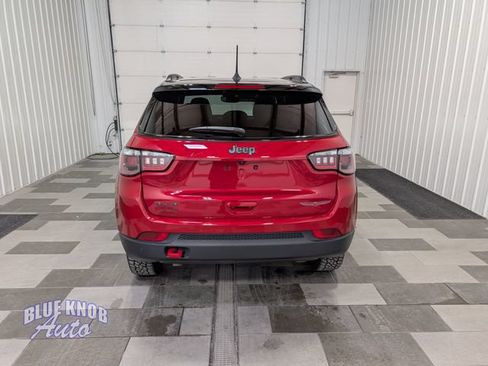 Used 2025 Jeep Compass Trailhawk AWD/4WD image 3