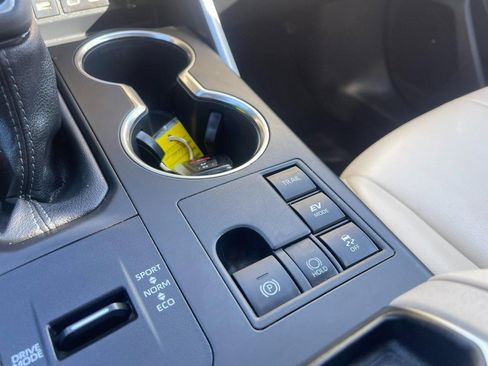 Used 2023 Toyota Highlander XLE image 39