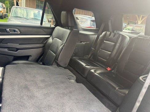 Used 2017 Ford Explorer XLT w/ Equipment Group 202A FWD image 39