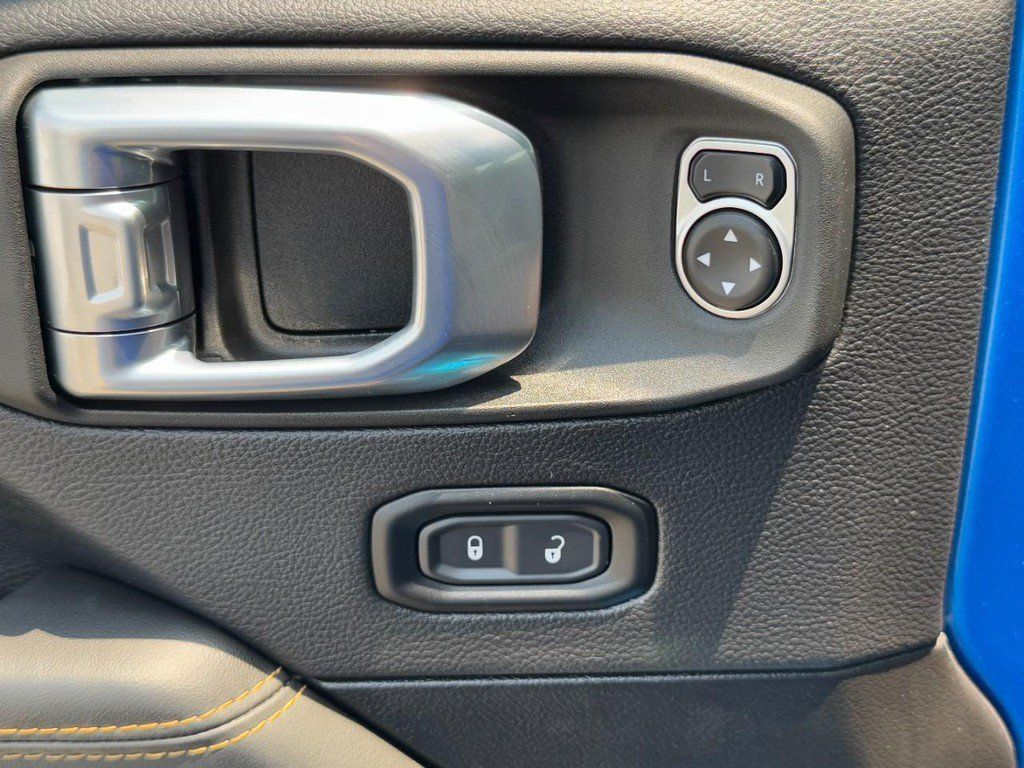 Used 2024 Jeep Wrangler Unlimited Sahara AWD/4WD image 24