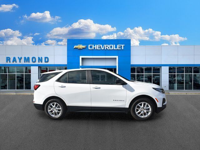 Certified 2022 Chevrolet Equinox LS w/ Driver Confidence II Package AWD/4WD image 2