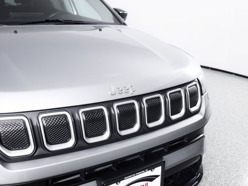 Used 2022 Jeep Compass Latitude w/ Sun and Sound Group AWD/4WD image 4
