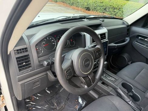 Used 2012 Jeep Liberty Sport RWD image 20