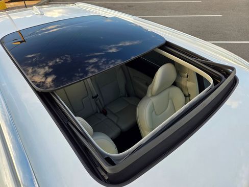 Used 2020 Volvo XC90 T5 Momentum w/ Protection Package Premier image 11