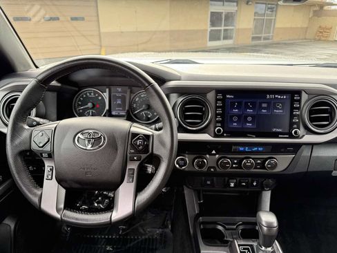 Used 2022 Toyota Tacoma TRD Off-Road AWD/4WD image 16