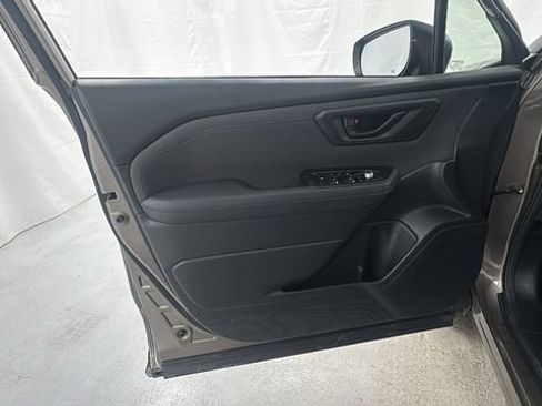 Used 2025 Subaru Forester Premium image 19