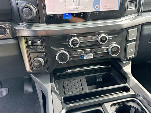 New 2026 Ford F250 Lariat w/ Black Appearance Package AWD/4WD image 11