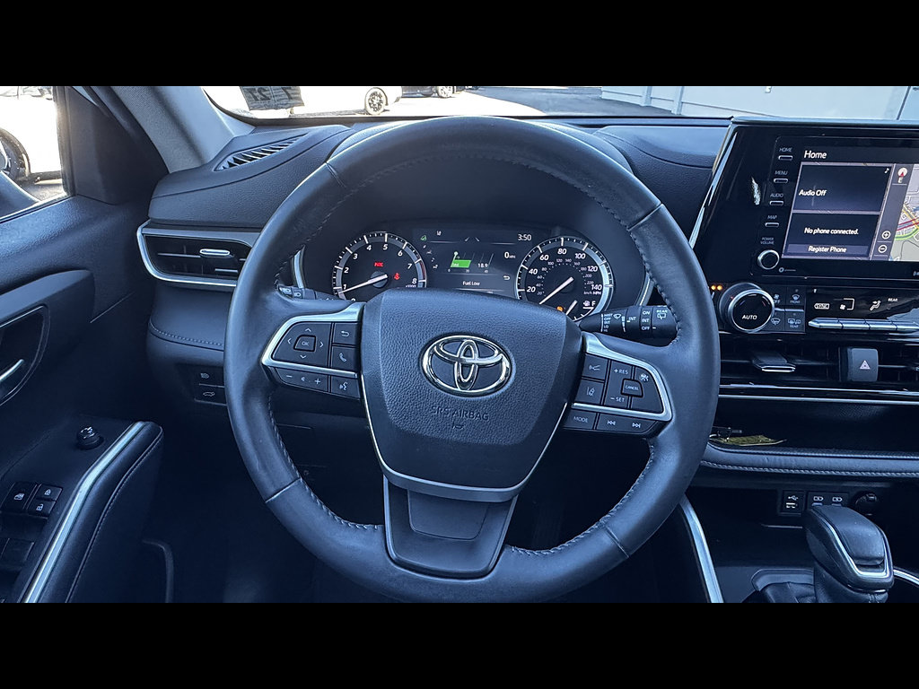 Used 2022 Toyota Highlander XLE AWD/4WD image 28