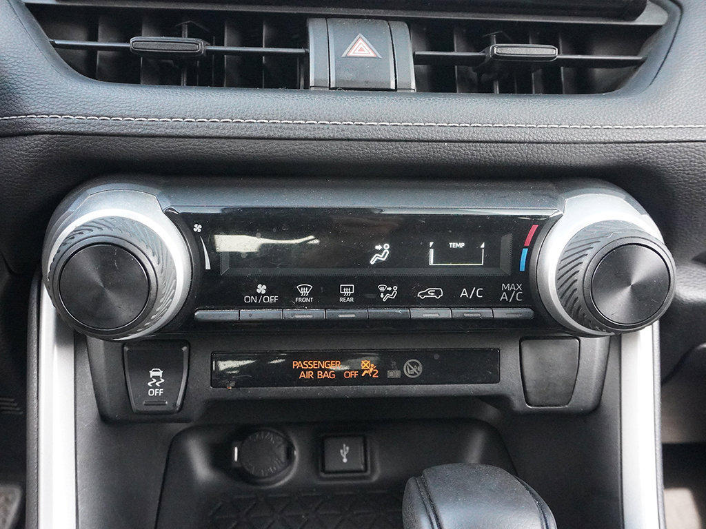Used 2020 Toyota RAV4 LE FWD image 37