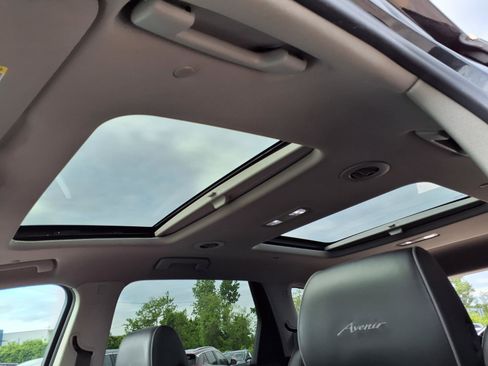 Used 2021 Buick Enclave Avenir w/ Avenir Technology Package AWD/4WD image 28