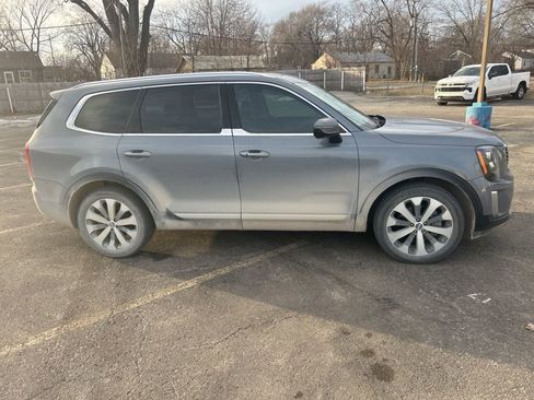 Used 2021 Kia Telluride EX w/ EX Premium Package image 2