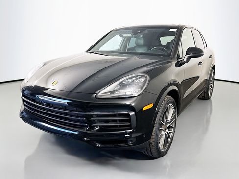 Used 2023 Porsche Cayenne Platinum Edition image 4