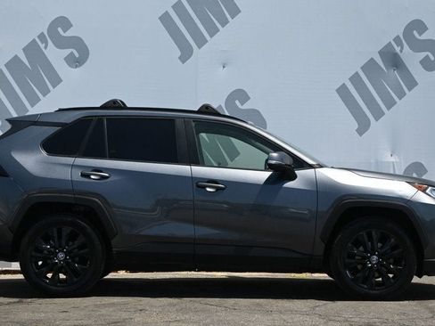 Used 2021 Toyota RAV4 XLE Premium w/ Carpet Mat Package (TMS) FWD image 4