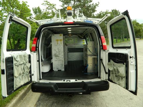 Used 2015 Chevrolet Express 2500 RWD image 9
