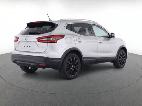 Used 2022 Nissan Rogue Sport SV FWD image 4