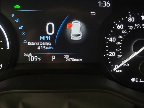 Used 2025 Toyota Sienna LE FWD image 2