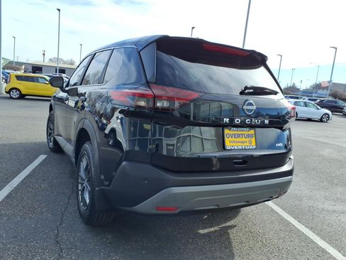 Used 2023 Nissan Rogue S image 2