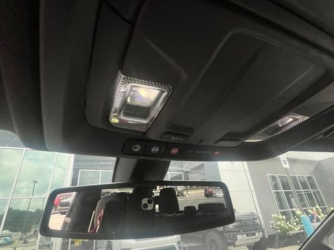 Used 2022 GMC Sierra 1500 SLT RWD image 3