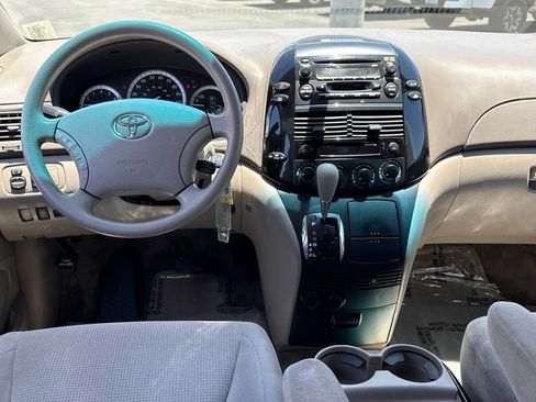Used 2005 Toyota Sienna LE FWD image 28