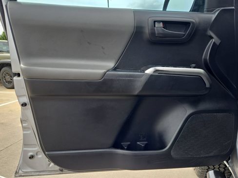 Used 2019 Toyota Tacoma SR5 RWD image 12
