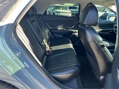 Used 2021 Hyundai Elantra Limited image 26