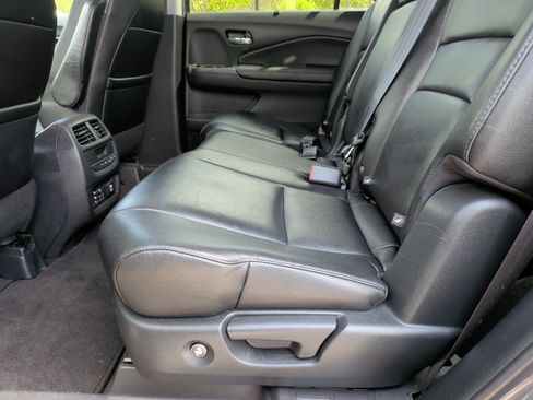 Used 2017 Honda Pilot Touring image 38