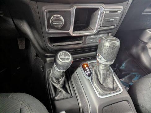 Used 2020 Jeep Wrangler Sport AWD/4WD image 23