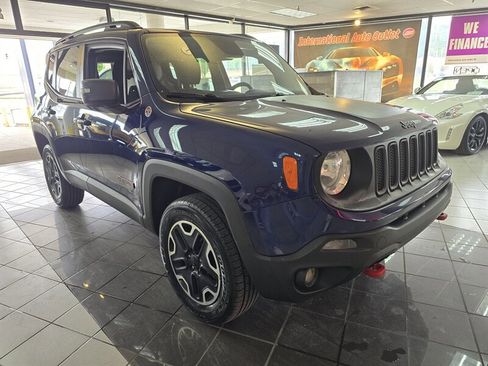 Used 2016 Jeep Renegade Trailhawk image 3