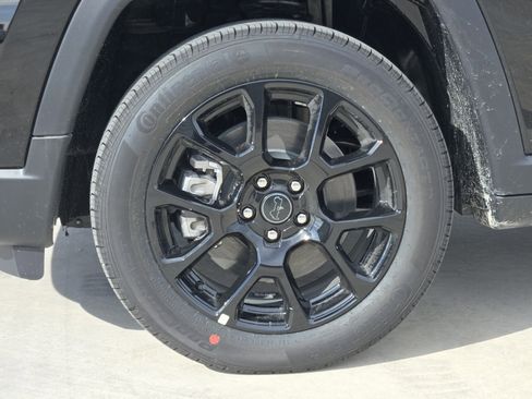 New 2026 Jeep Compass Latitude image 10