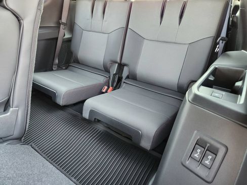 Used 2024 Lexus GX 550 w/ Cold Area Package AWD/4WD image 31