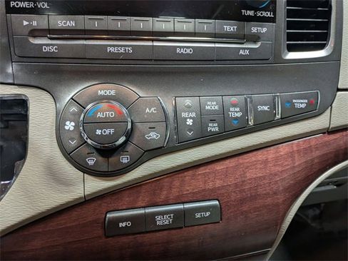 Used 2013 Toyota Sienna XLE image 20