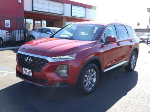 Used 2019 Hyundai Santa Fe SE image 3
