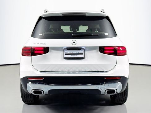 Used 2026 Mercedes-Benz GLB 250 image 4