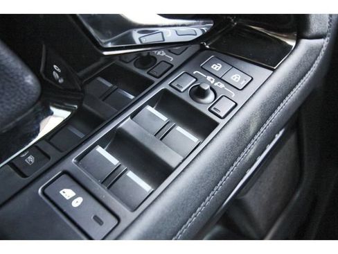 Used 2023 Land Rover Range Rover Evoque SE AWD/4WD image 20