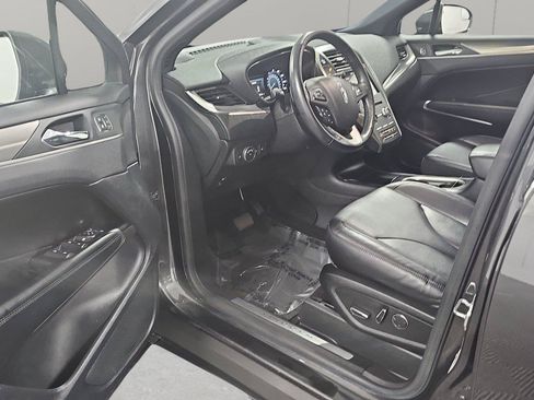Used 2019 Lincoln MKC Premiere FWD image 23