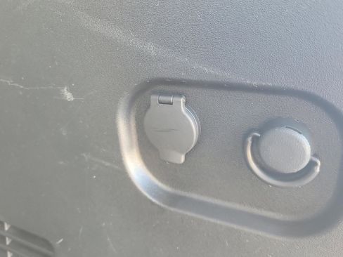 Used 2015 Nissan Armada SV w/ SV Driver Package image 8