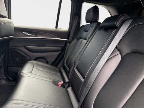 Used 2025 Jeep Grand Cherokee Limited image 14