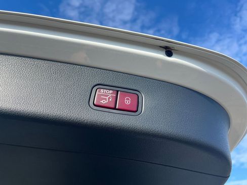 Used 2024 Mercedes-Benz GLC 300 image 23