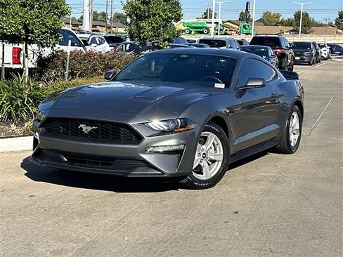 Used 2022 Ford Mustang Coupe image 2