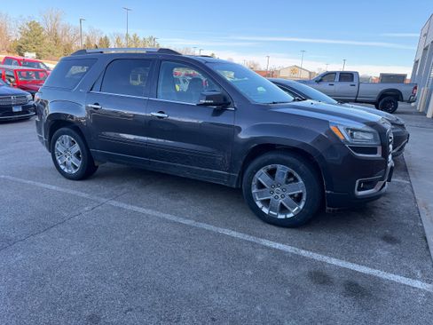 Used 2017 GMC Acadia Limited SLT image 2