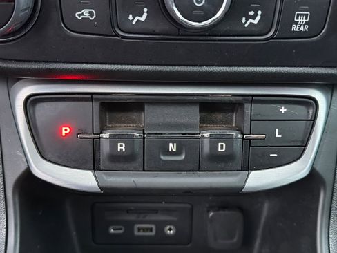 Used 2022 GMC Terrain SLT w/ Infotainment Package II image 32