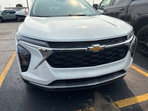 Used 2024 Chevrolet Trax LT w/ Driver Confidence Package FWD image 6